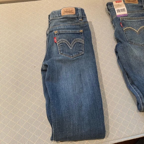Levis Skinny Fit Jeans - Picture 2 of 9